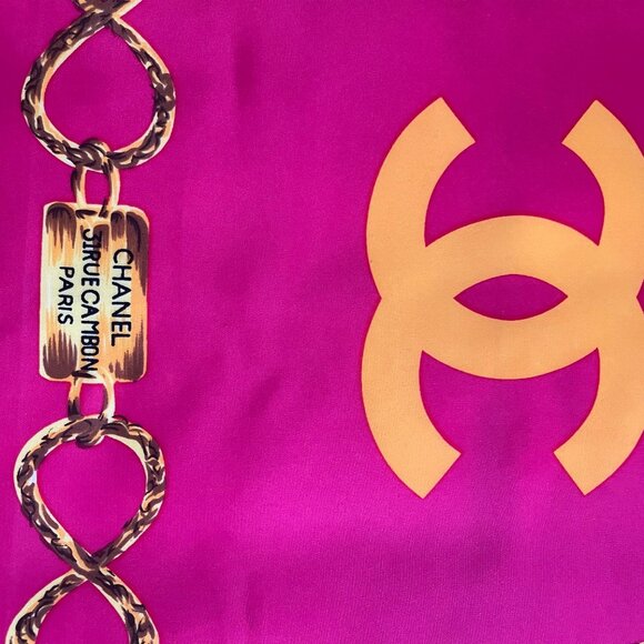 CHANEL 31 RUE CAMBON Magenta and Gold Scarf. Large gold-chained pattern. main image 4